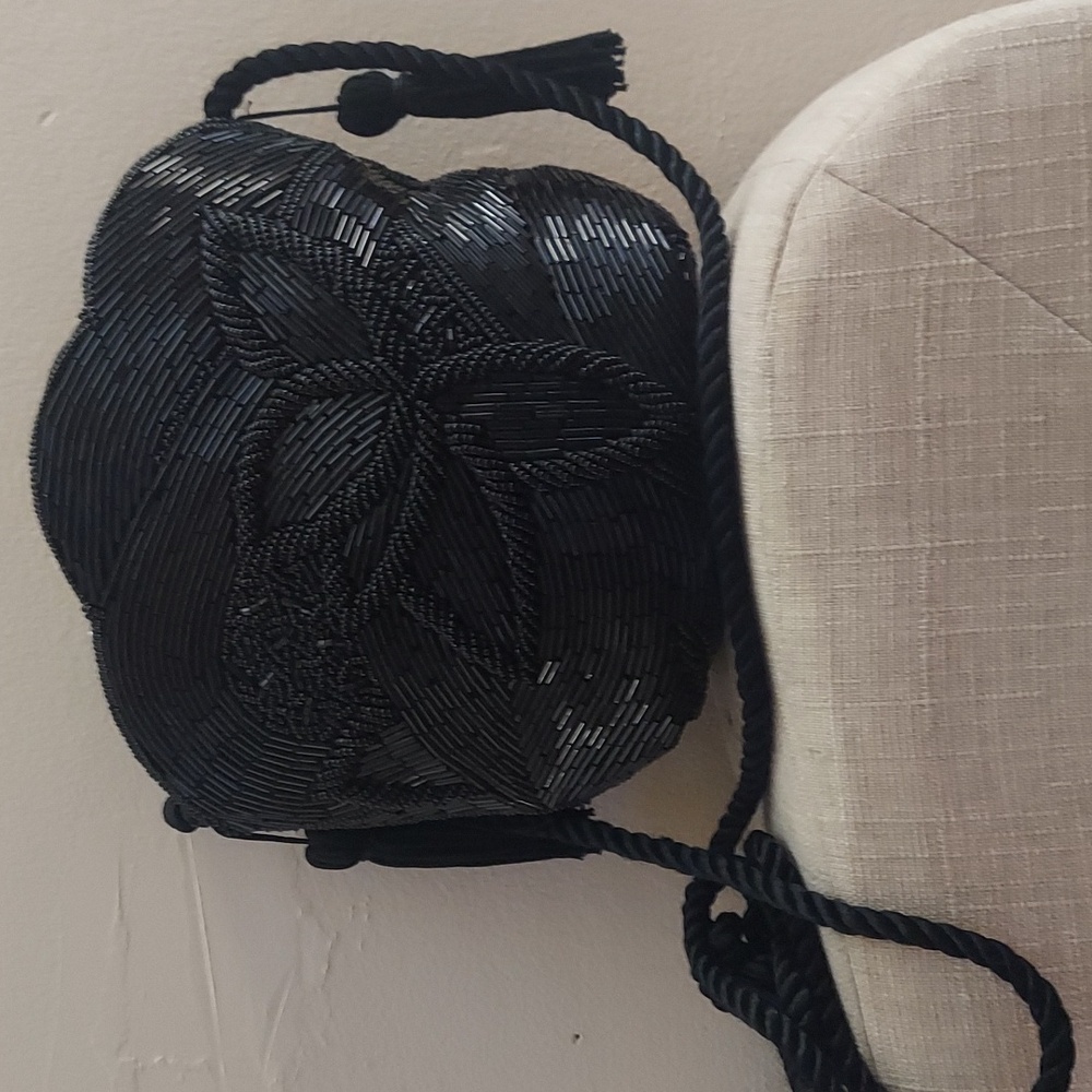 Black Scalloped Beaded Tassel Evening Shoulder Bag